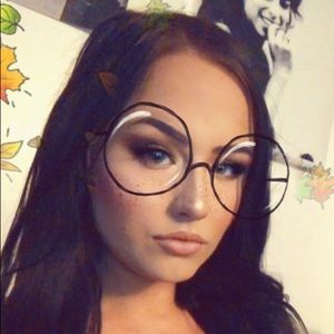 Meet your Posher, Carly